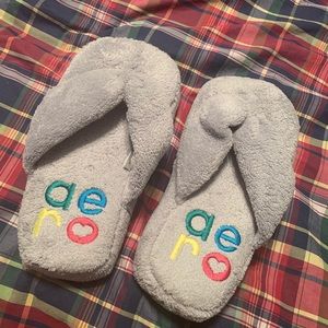 Aeropostale flop slippers !